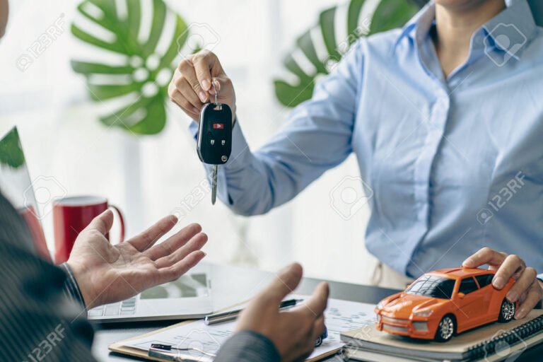 auto nuove con chiavi e contratto leasing