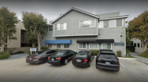 auto parcheggiata davanti sede san paolo assicurazioni