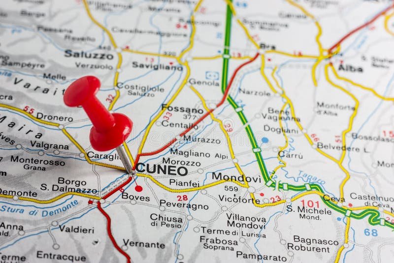 bacheca annunci lavoro con mappe di cuneo