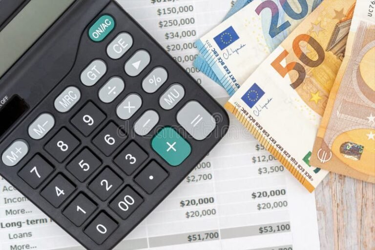 bilanci aziendali e simboli di crisi finanziaria