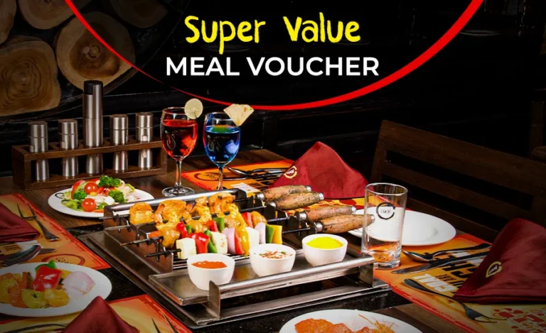 Quando Si Ha Diritto Ai Buoni Pasto E Come Funzionano 29 buoni pasto su tavolo con cibo vario