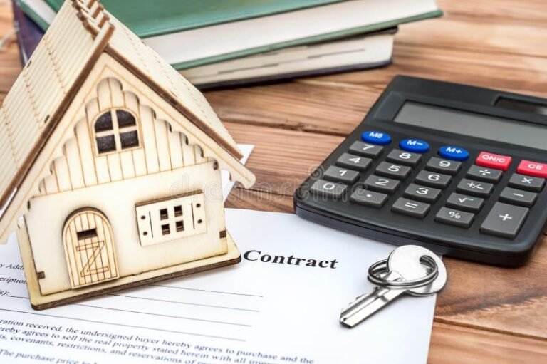 Come si Calcola il TFR per i Lavoratori Domestici in Italia 2 calcolatrice e contratti domestici su tavolo