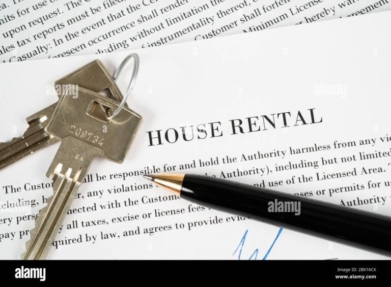 chiavi di casa con contratto daffitto e casa