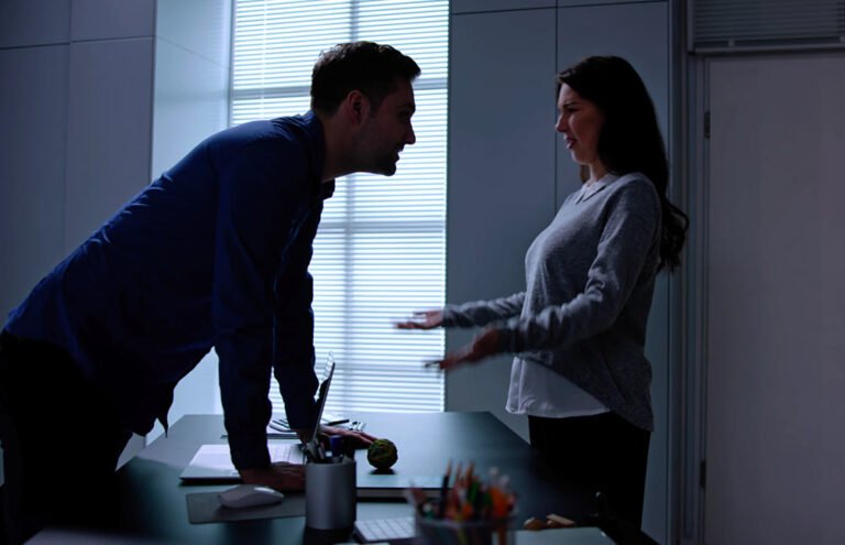 come si denuncia un collega per mobbing guida pratica e consigli