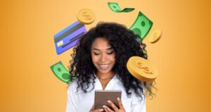 dipendente felice con busta paga e risparmio