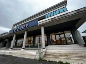 facciata negozio mondo convenienza bassano del grappa