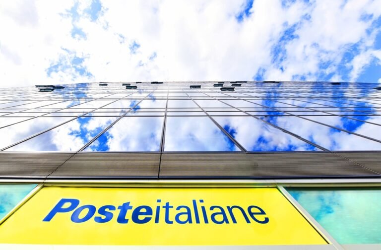 filiale di poste italiane con investitori soddisfatti