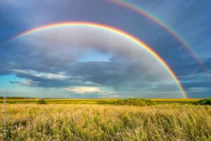 paesaggio con cielo tempestoso e arcobaleno