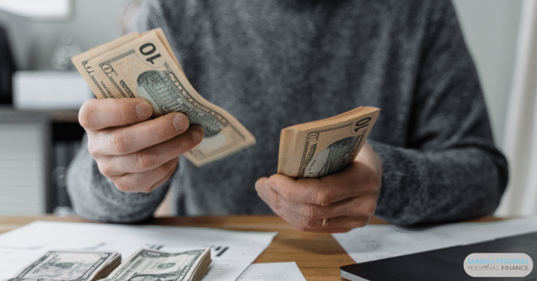 persona che riceve denaro da un consulente finanziario