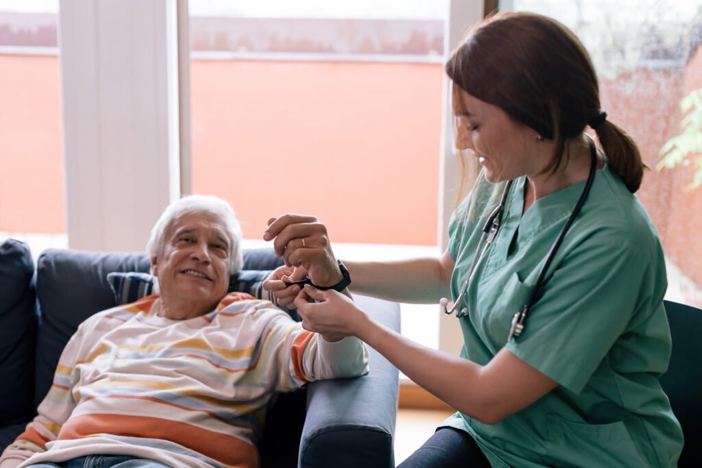 Quali Servizi di Accompagnamento sono Disponibili per Anziani in Casa di Riposo