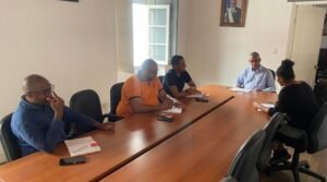 ufficio inps con dipendenti al lavoro