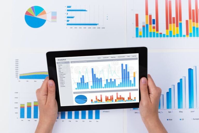 una persona che analizza grafici finanziari