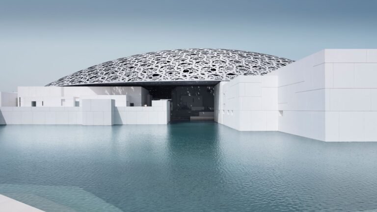 Quali Sono Le Opere Più Importanti Del Louvre Abu Dhabi 18 vista esterna moderna del louvre abu dhabi