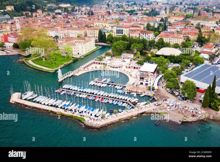 vista panoramica del porto di riva del garda